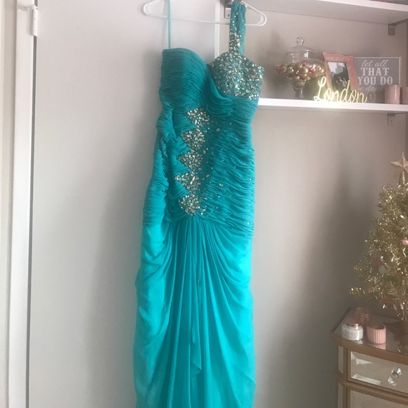 Dresses & Skirts - PROM DRESS